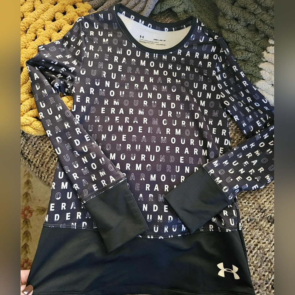 Under Armour Black and White Logo Print Top Sz Youth MED
